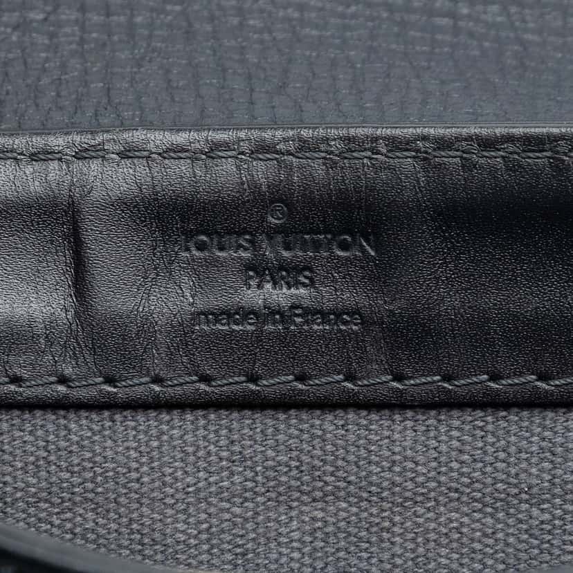 Louis Vuitton Utah Yuma Black Leather Very good condition - Box View