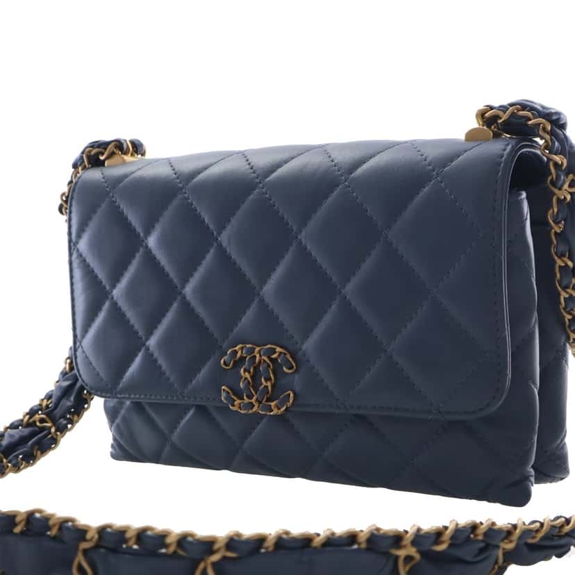Chanel Medium Quilted Calfskin 19 Flap Blue Leather Very good condition - Inside View