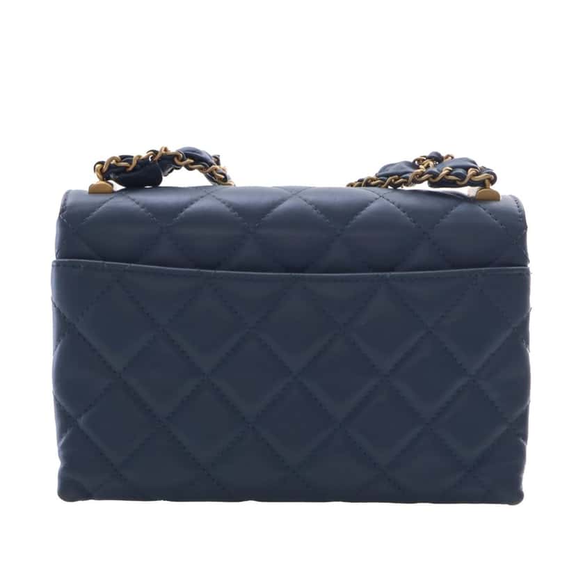 Chanel Medium Quilted Calfskin 19 Flap Blue Leather Very good condition - Model View