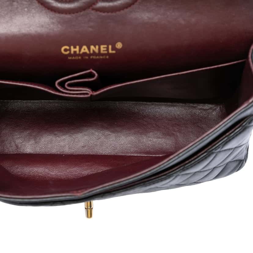 Chanel Medium Classic Lambskin Double Flap Black Leather Very good condition - Model View