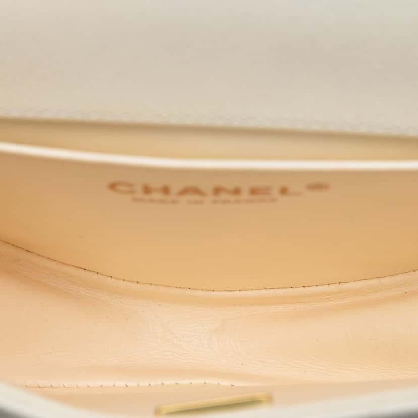 Chanel Mini Quilted Caviar Boy Messenger Bag White Leather Very good condition - Model View