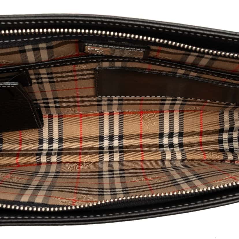 Burberry Leather Clutch Black Leather Very good condition - Model View