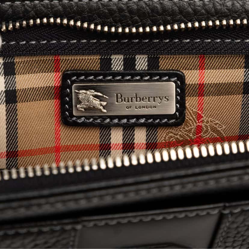 Burberry Leather Clutch Black Leather Very good condition - Box View