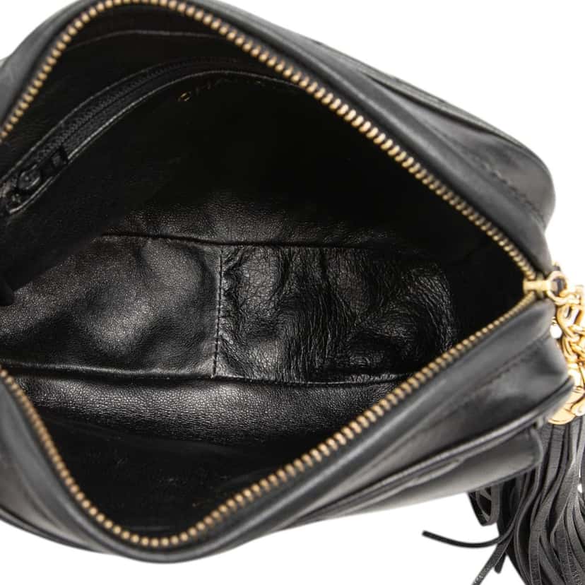 Chanel Mini CC Quilted Lambskin Tassel Camera Bag Black Leather Very good condition - Model View