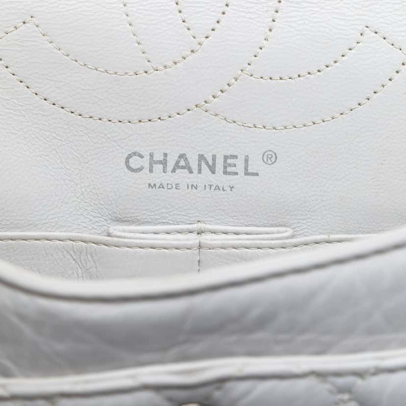 Chanel Quilted Aged Calfskin Reissue 2.55 Double Flap 225 White Leather Very good condition - Box View