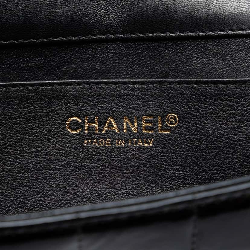 Chanel Chocolate Bar Patent Clutch Black Leather Very good condition - Box View