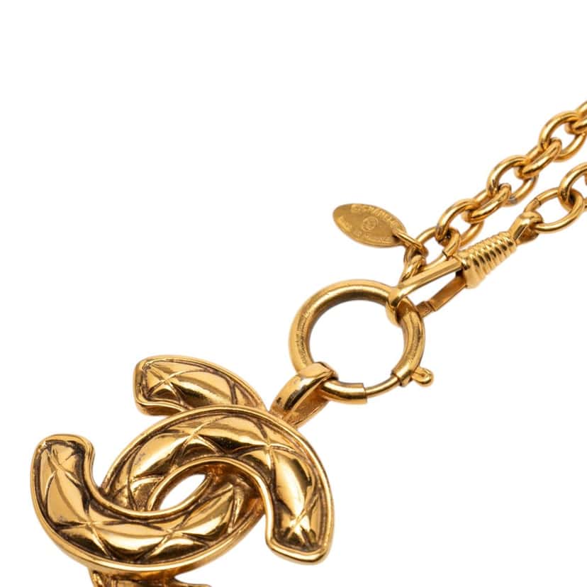Chanel CC Gold Plated Quilted Pendant Necklace Gold Metal Very good condition - Model View