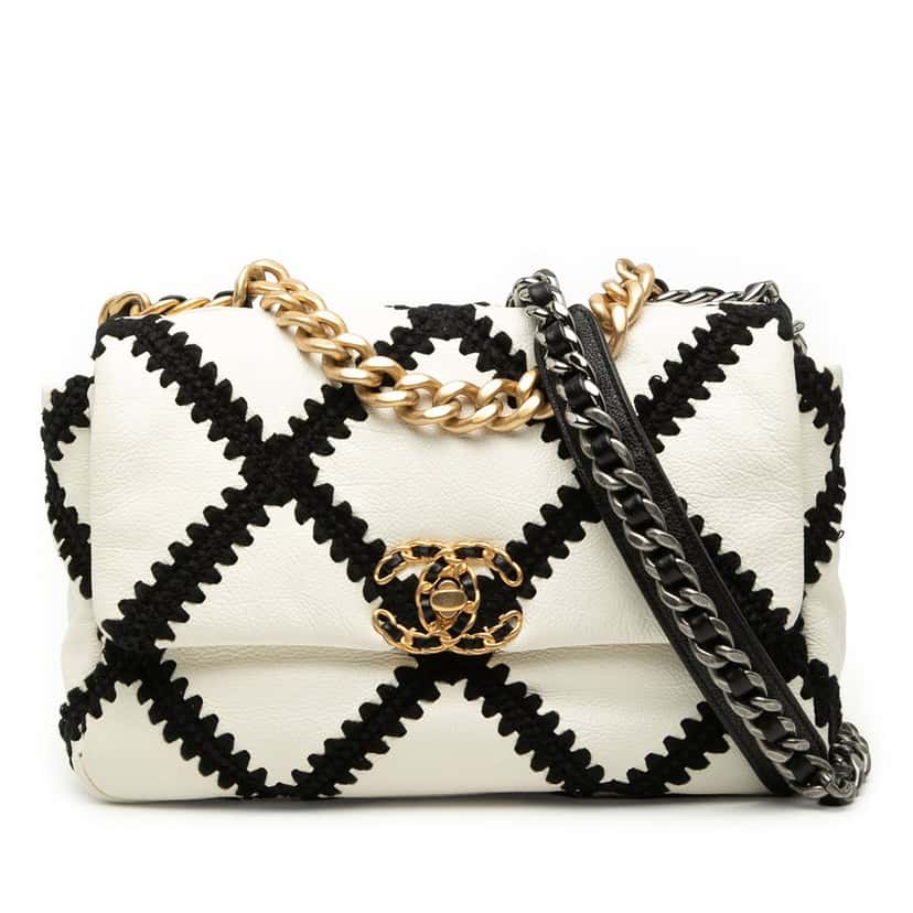 Chanel Medium Crochet Calfskin 19 Flap White Leather Very good condition - Front View