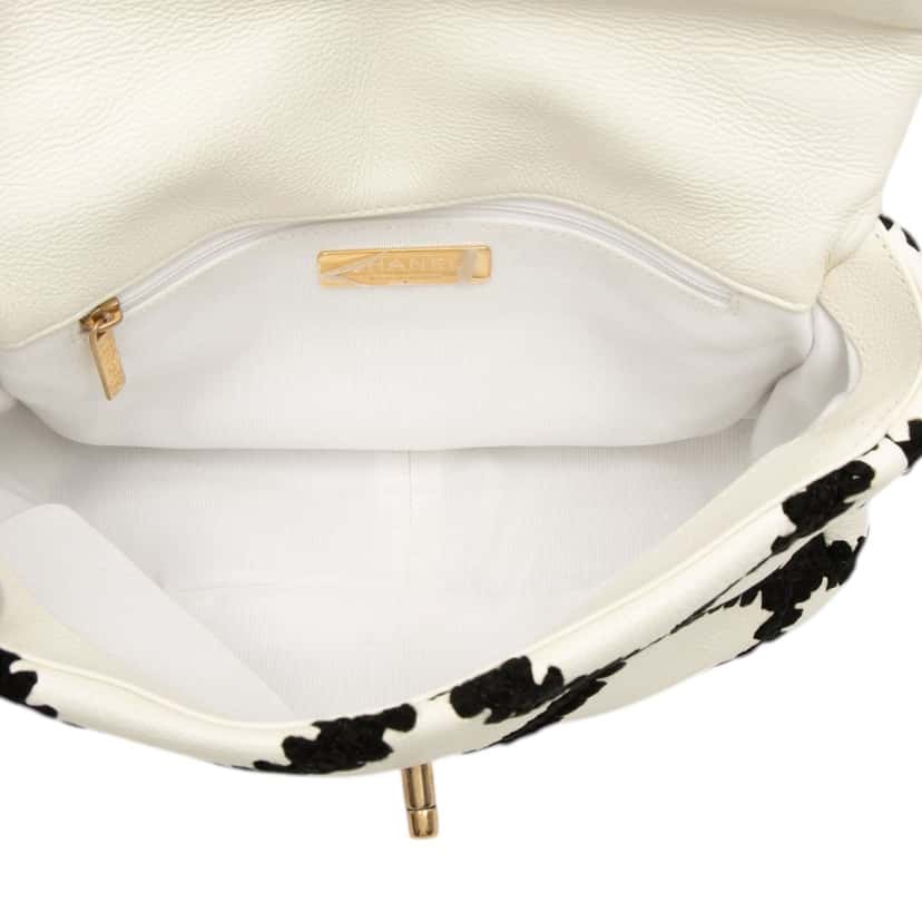 Chanel Medium Crochet Calfskin 19 Flap White Leather Very good condition - Model View