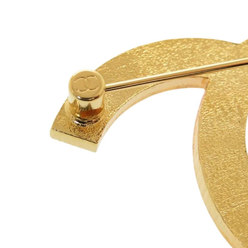 Chanel CC Gold Plated Enamel Bicolor Pin Brooch Gold Metal Very good condition - Model View