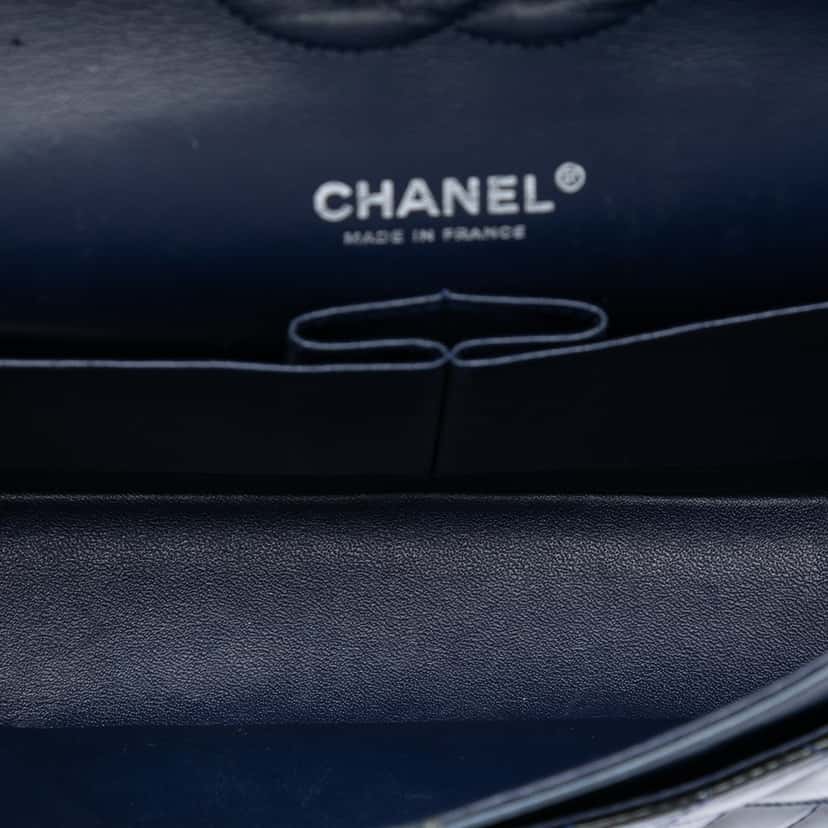 Chanel Medium Classic Patent Double Flap Blue Leather Very good condition - Model View