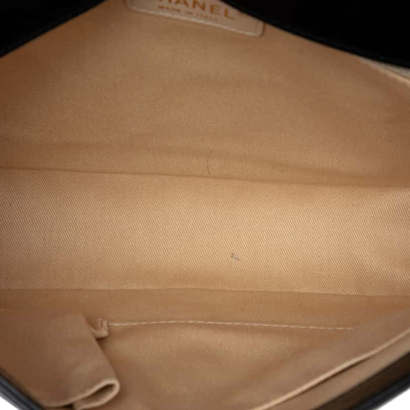 Chanel Large Glazed Quilted Calfskin Boy Flap Black Leather Very good condition - Model View