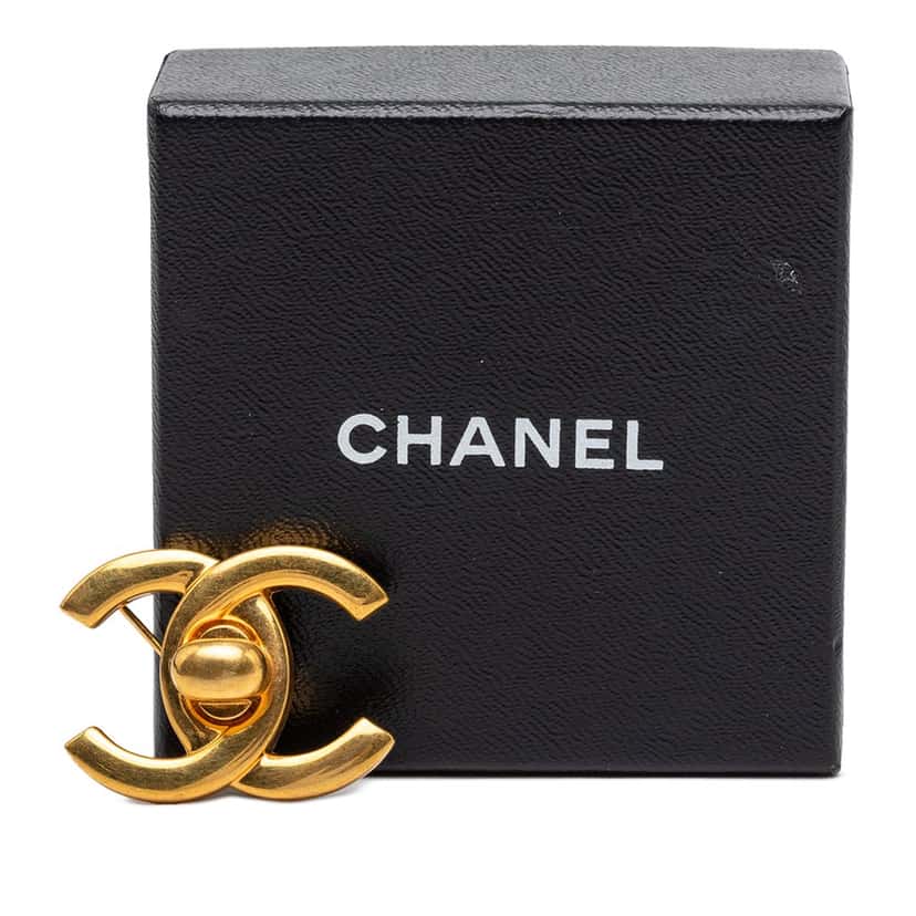 Chanel CC Gold Plated Turn Lock Brooch Gold Metal Very good condition - Model View