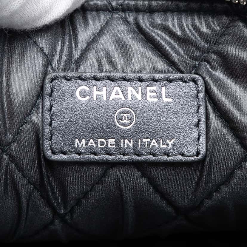 Chanel Medium CC Quilted Caviar O Case Clutch Black Leather Very good condition - Box View