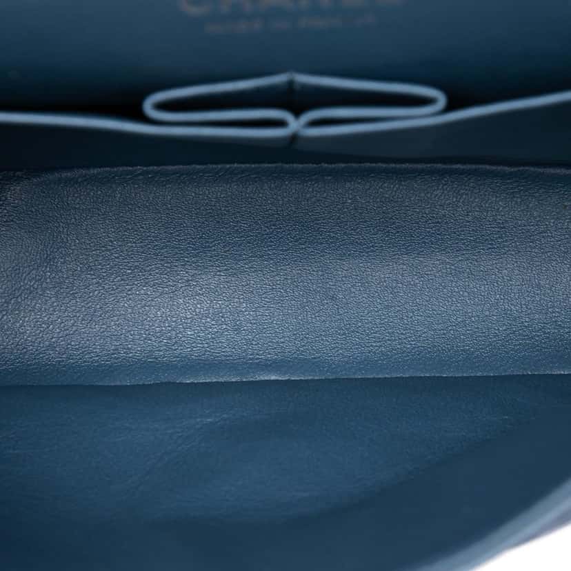 Chanel Medium Classic Lambskin Double Flap Blue Leather Very good condition - Model View