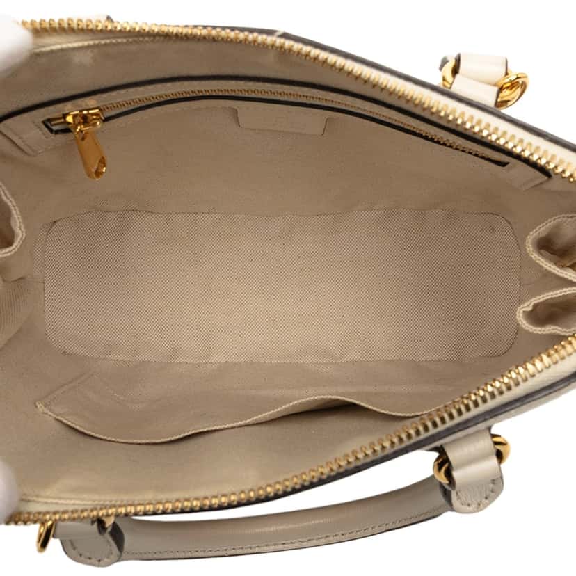 Gucci Small GG Supreme Horsebit 1955 Satchel Beige Very good condition - Model View