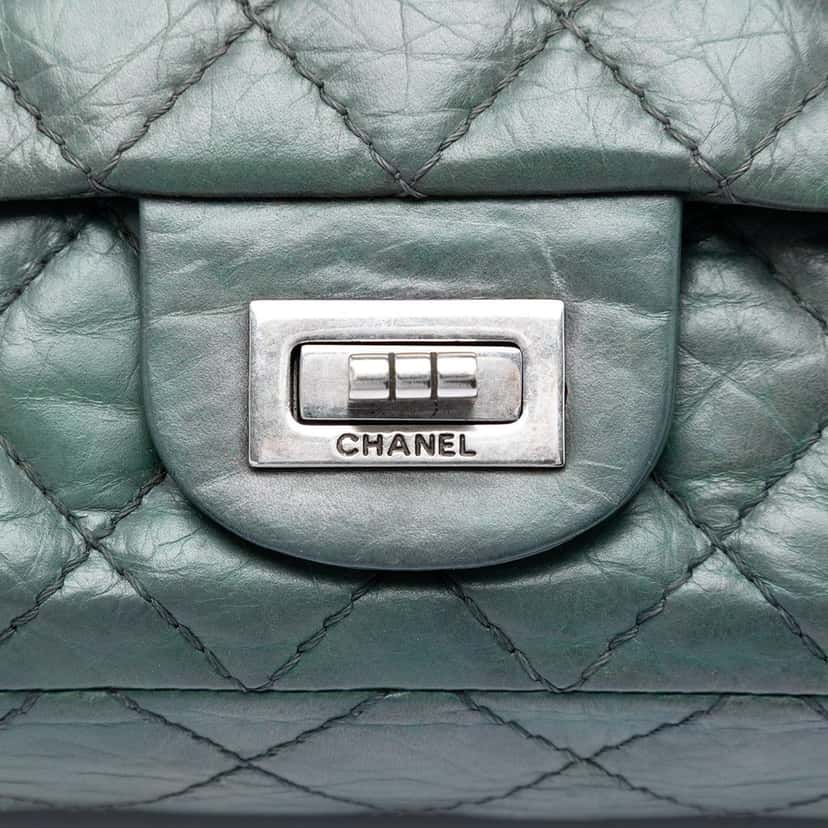 Chanel Quilted Aged Calfskin Reissue 2.55 Double Flap 225 Green Leather Very good condition - Box View