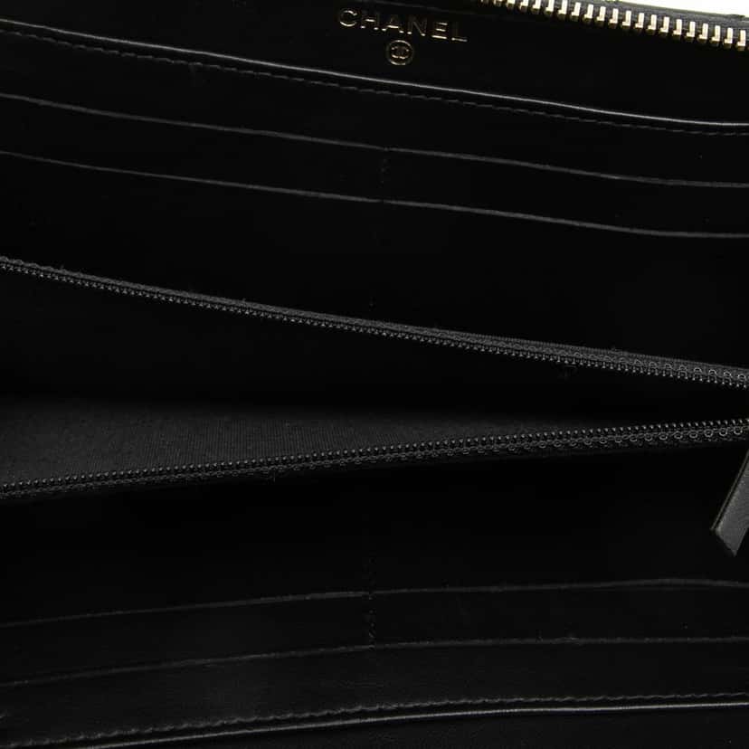 Chanel Bicolor Quilted Lambskin Faux Pearl Ribbon Long Wallet Black Leather Very good condition - Model View
