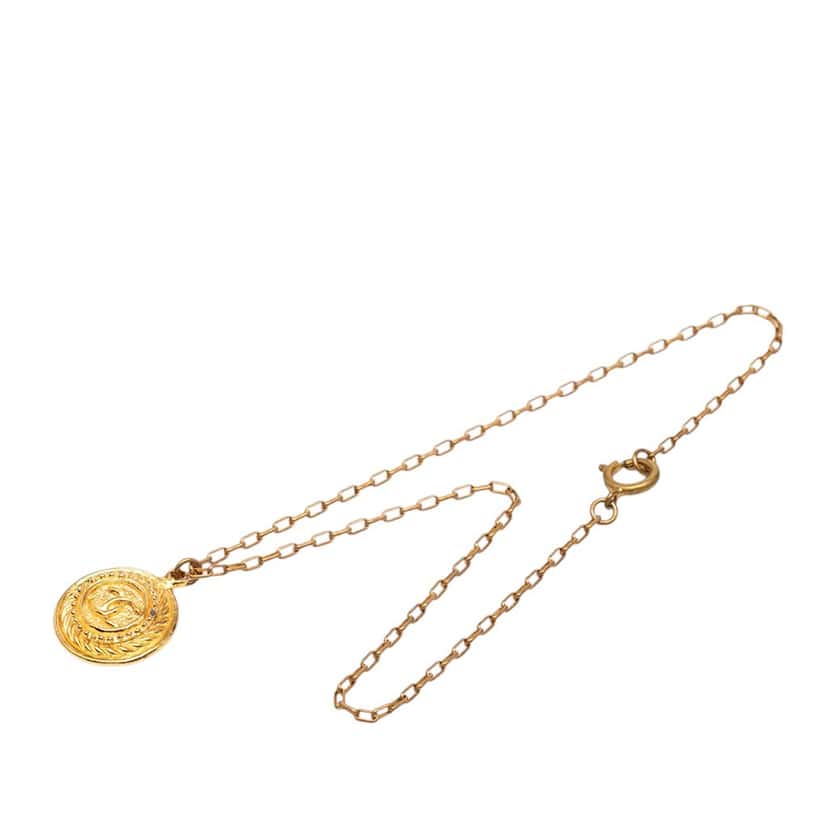 Chanel CC Gold Plated Medallion Pendant Necklace Gold Metal Very good condition - Front View