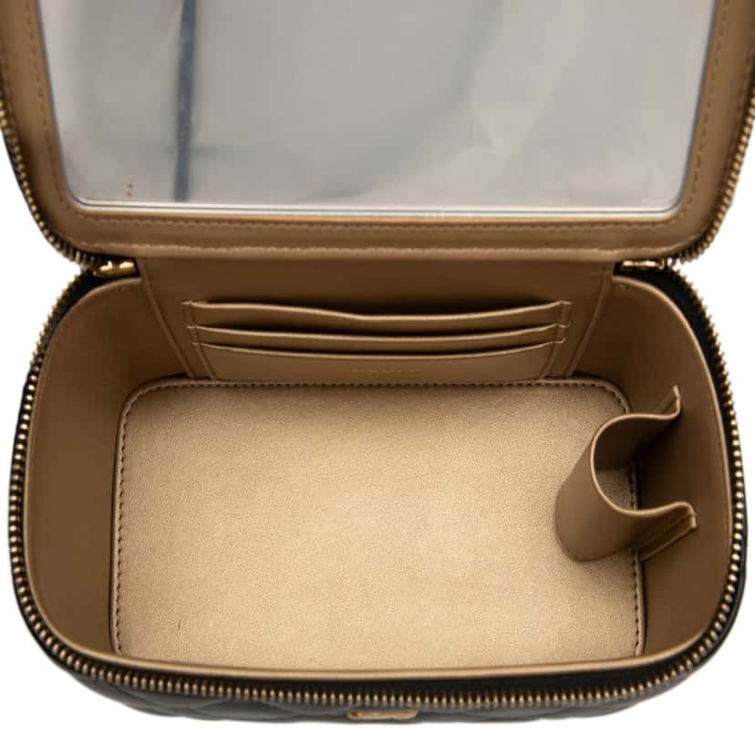 Chanel Small Quilted Lambskin Pearl Crush Vanity Case with Chain Black Leather Very good condition - Model View