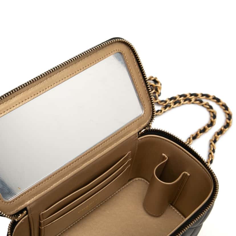 Chanel Small Quilted Lambskin Pearl Crush Vanity Case with Chain Black Leather Very good condition - Box View