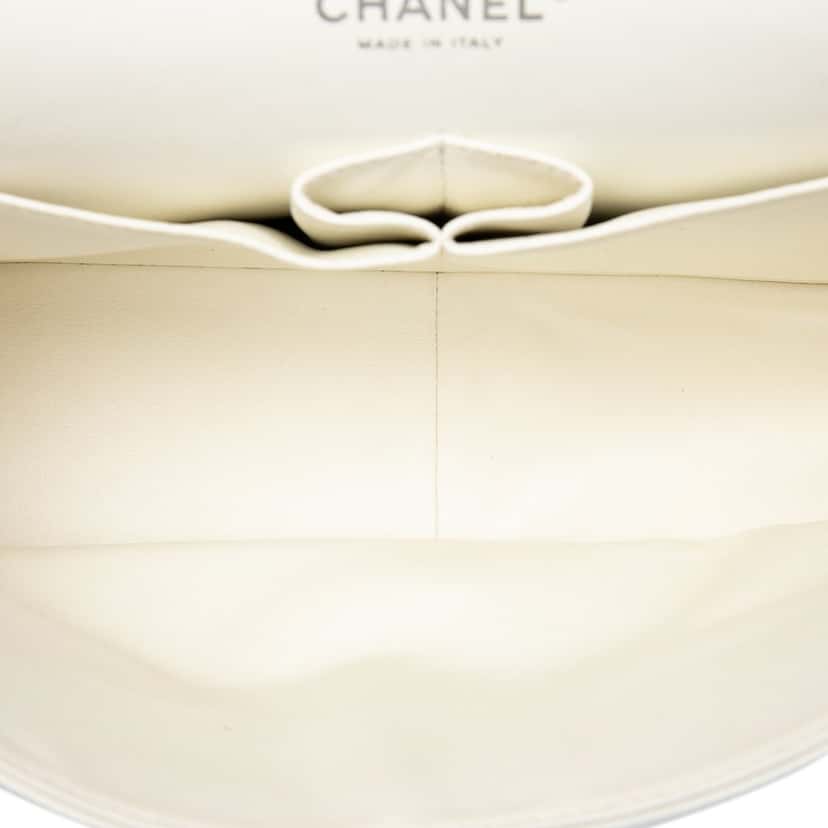 Chanel Jumbo Classic Caviar Double Flap White Leather Very good condition - Model View