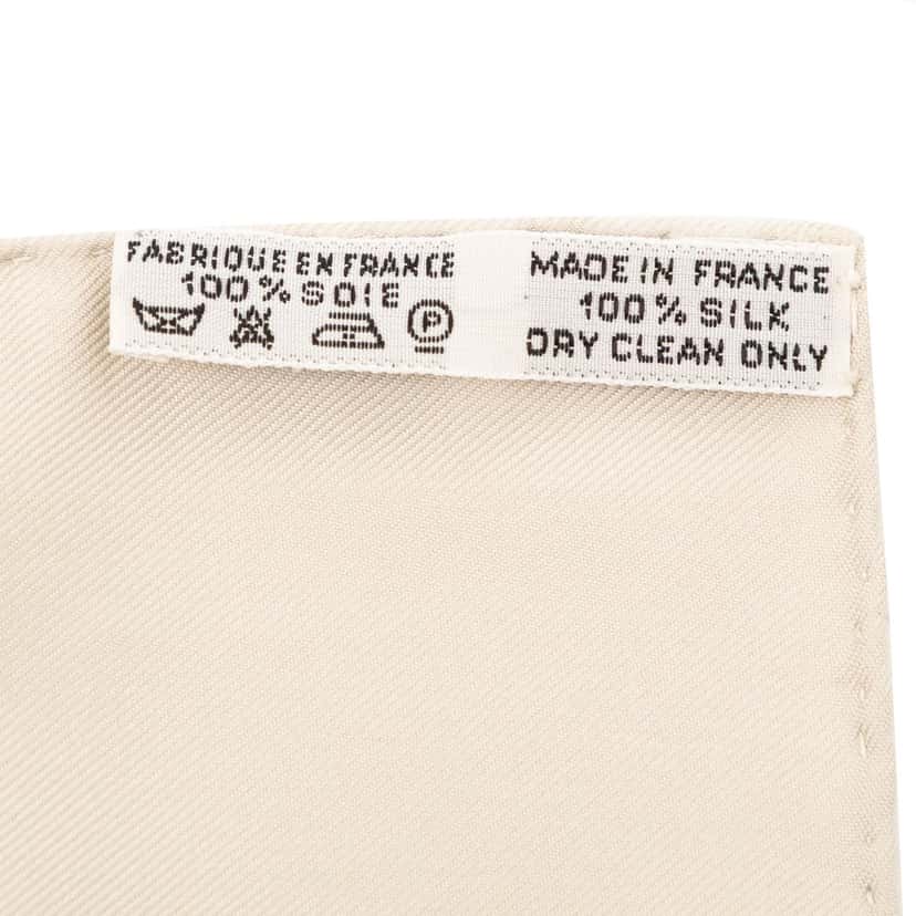 Hermès Regina Silk Scarf 90 Beige Very good condition - Back View