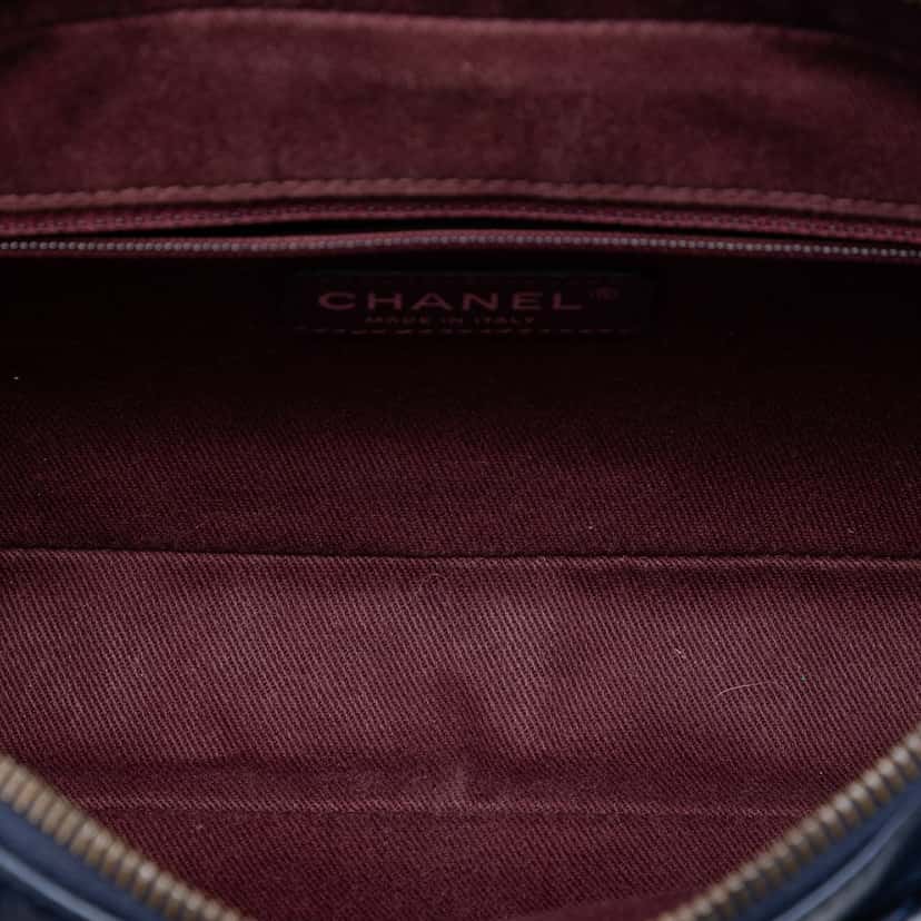 Chanel Medium Quilted Glazed Calfskin Duo Color Flap Blue Leather Very good condition - Model View