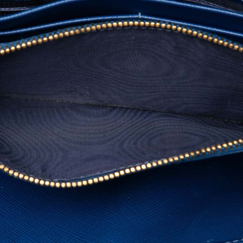 Prada Saffiano Wallet On Chain Blue Leather Very good condition - Model View