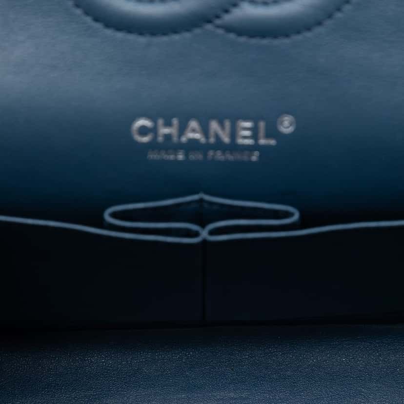 Chanel Medium Classic Caviar Double Flap Blue Leather Very good condition - Model View