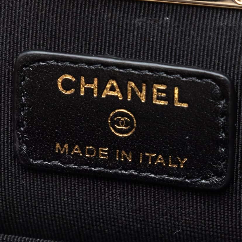 Chanel Small CC Quilted Lambskin Kisslock Frame Clutch Black Leather Very good condition - Box View