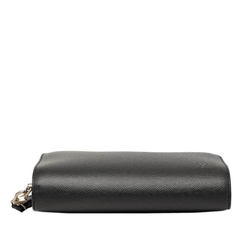 Louis Vuitton Taiga Pochette Baikal Black Leather Very good condition - Inside View