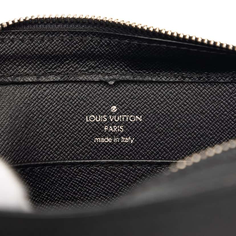 Louis Vuitton Taiga Pochette Baikal Black Leather Very good condition - Box View