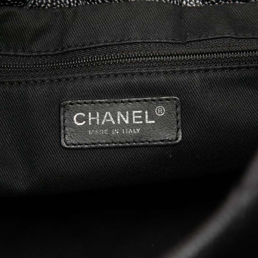 Chanel CC Caviar Timeless Soft Tote Black Leather Very good condition - Box View