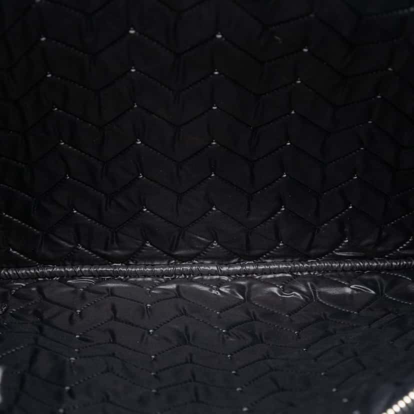 Chanel Large Chevron Caviar O Case Clutch Black Leather Very good condition - Model View