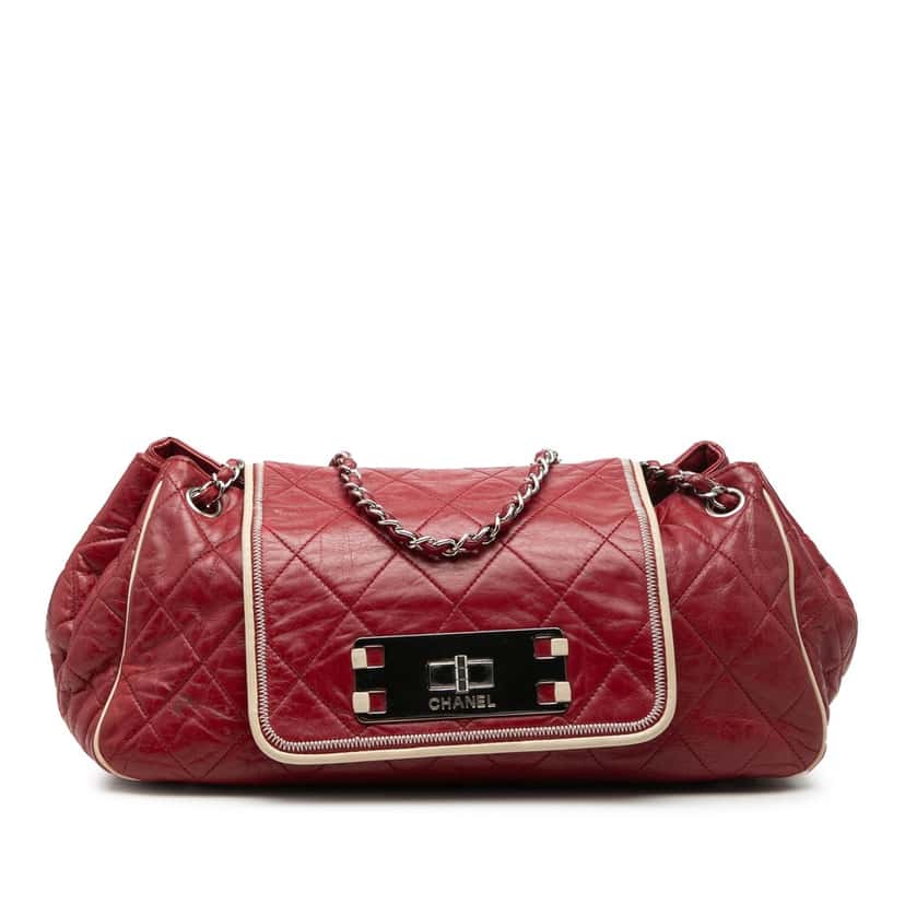 Chanel Quilted Aged Calfskin Reissue 2.55 East West Accordion Flap Red Leather Very good condition - Front View