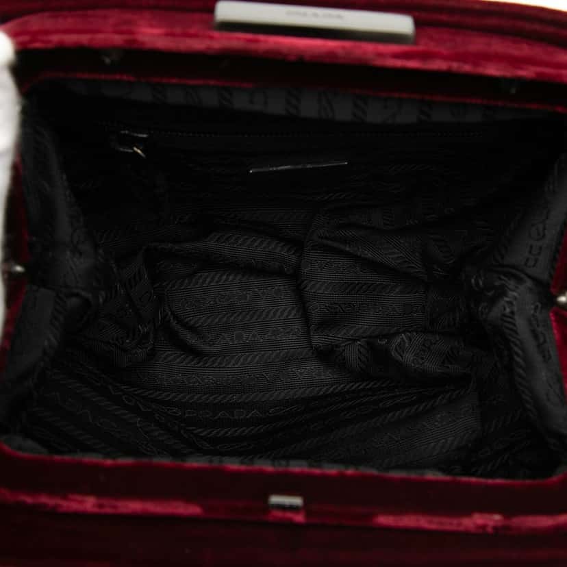 Prada Velvet Frame Clasp Shoulder Bag Red Very good condition - Model View