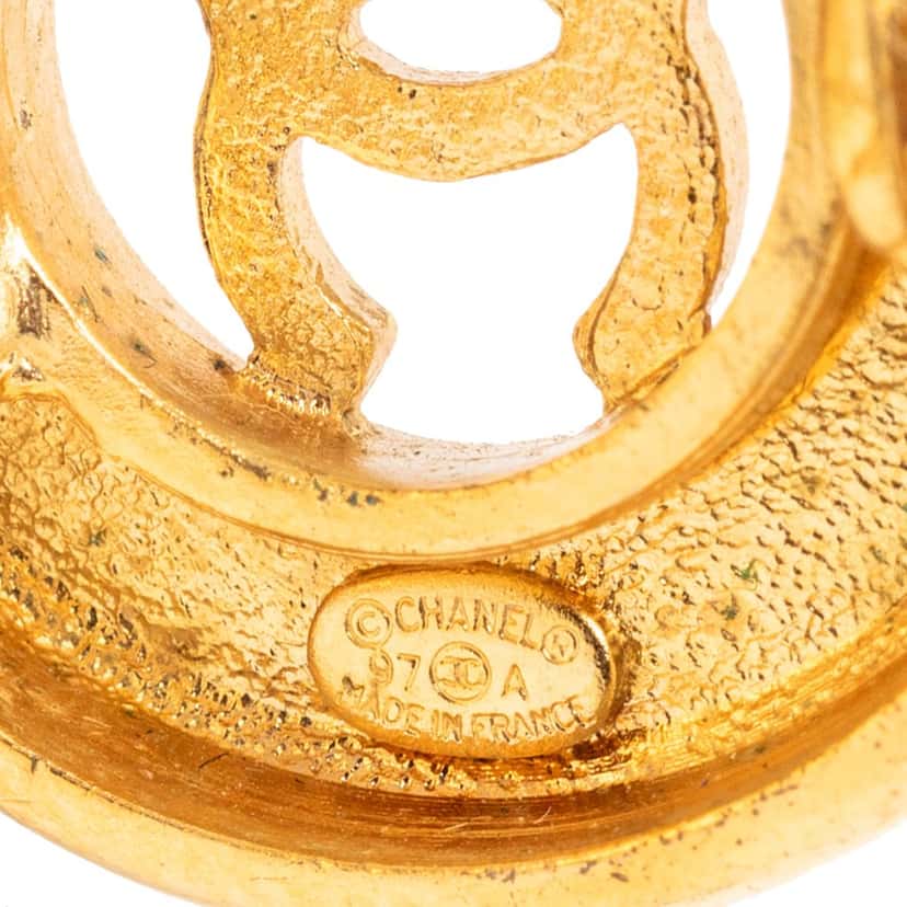 Chanel CC Gold Plated Round Clip On Earrings Gold Metal Very good condition - Inside View