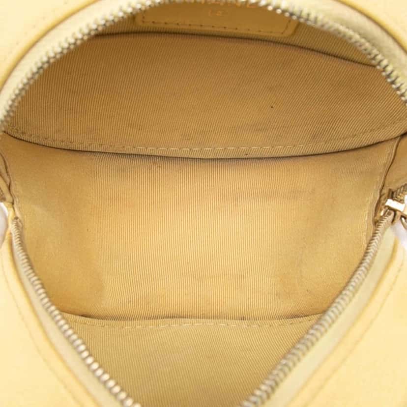 Chanel CC Quilted Caviar Round Clutch With Chain Yellow Leather Very good condition - Model View