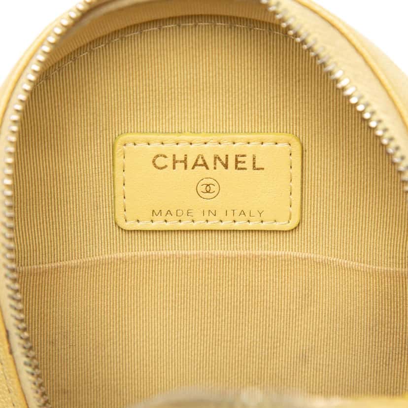 Chanel CC Quilted Caviar Round Clutch With Chain Yellow Leather Very good condition - Box View