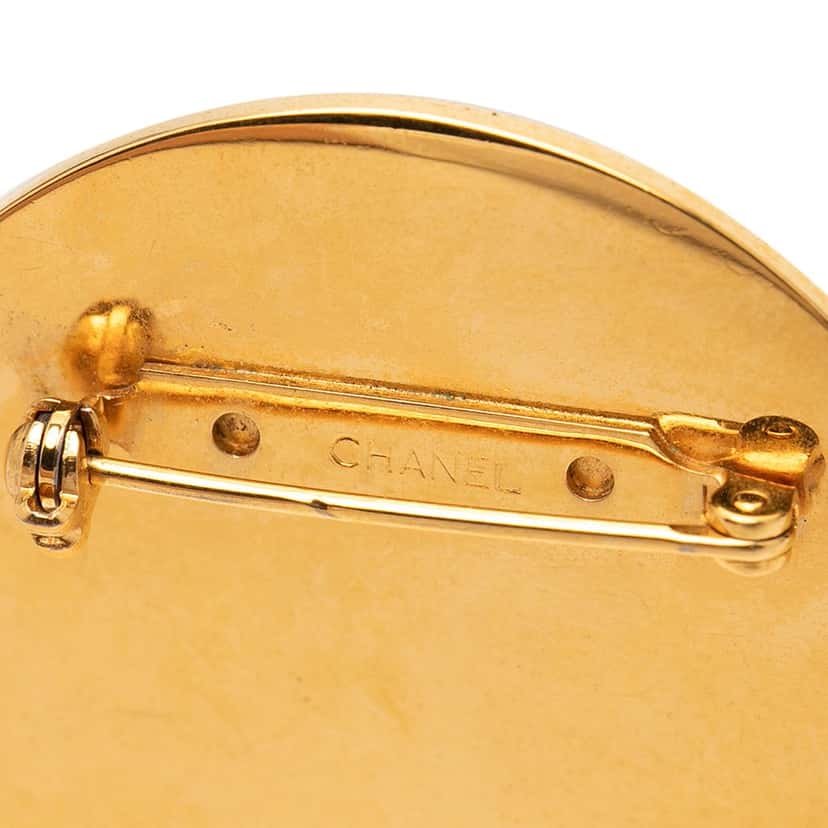 Chanel CC Gold Plated and Enamel Round Brooch Gold Metal Very good condition - Inside View