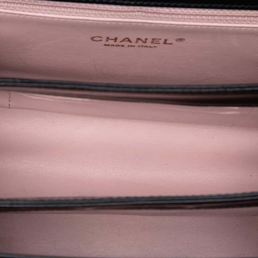 Chanel Paris Cosmopolite Mini Aged Calfskin Straight Lined Flap Black Leather Very good condition - Model View