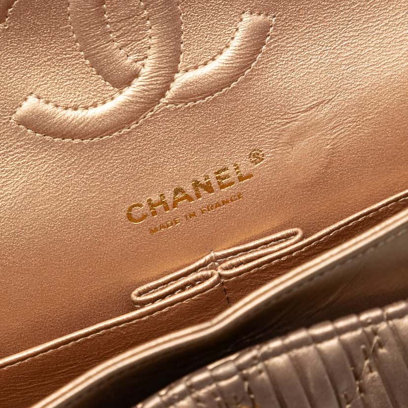 Chanel Medium Classic Chevron Calfskin Pleated Double Flap Brown Leather Very good condition - Model View