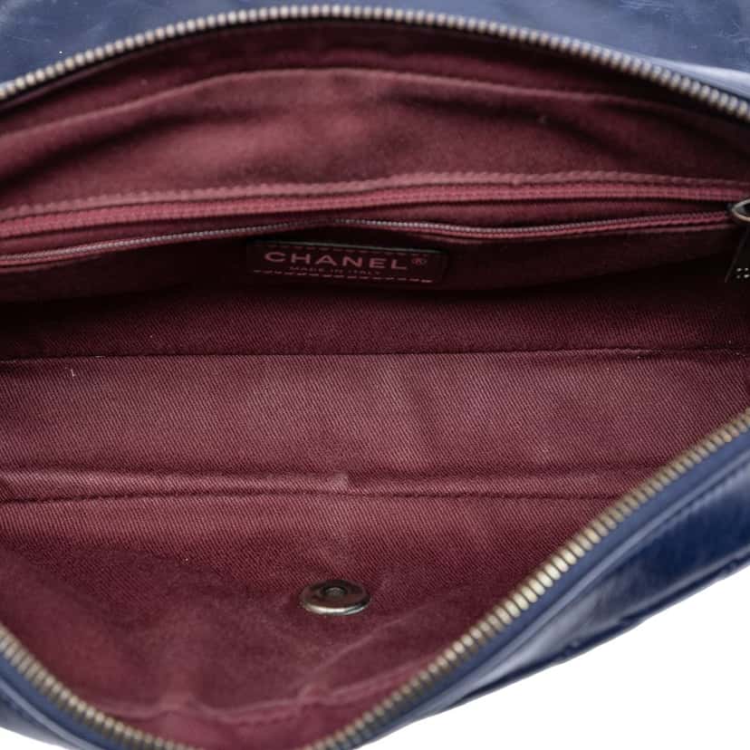 Chanel Medium Aged Calfskin Duo Color Flap Blue Leather Very good condition - Model View
