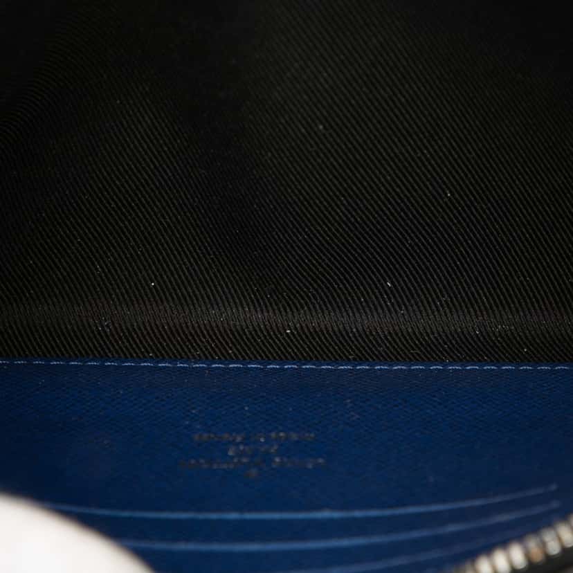 Louis Vuitton Monogram Taigarama Pochette Discovery PM Blue Very good condition - Model View