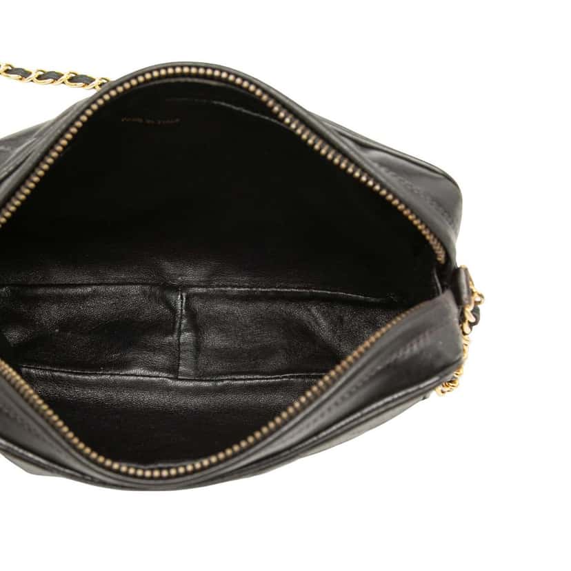 Chanel CC Diamond Quilted Lambskin Tassel Camera Bag Black Leather Very good condition - Model View