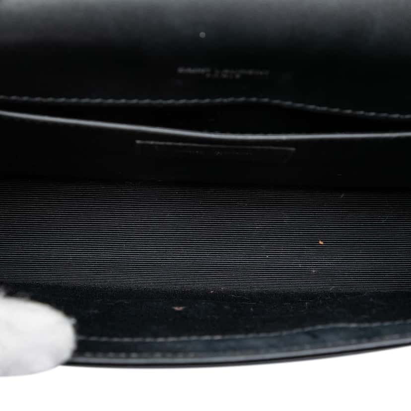 Saint Laurent Medium Chevron Patent Monogram Kate Tassel Crossbody Black Leather Very good condition - Model View