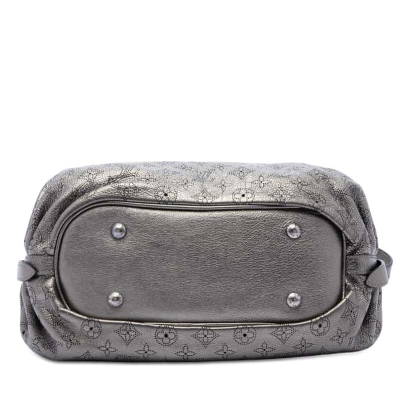 Louis Vuitton Monogram Mahina XS Silver Leather Very good condition - Inside View