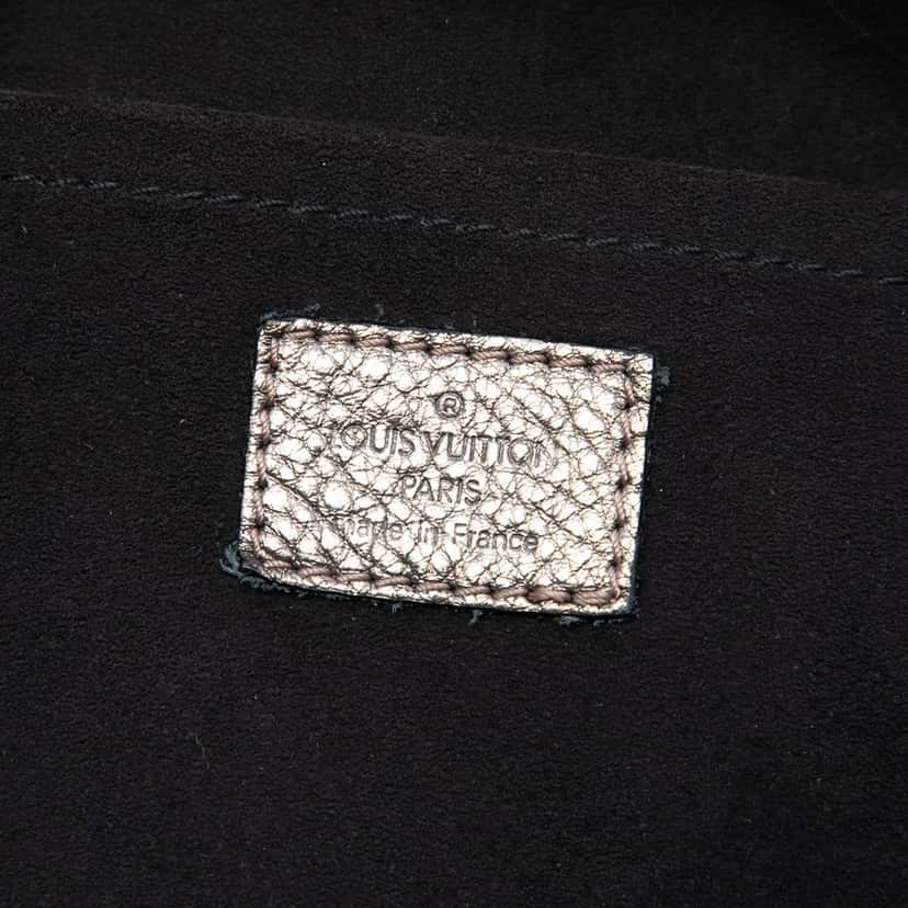 Louis Vuitton Monogram Mahina XS Silver Leather Very good condition - Box View