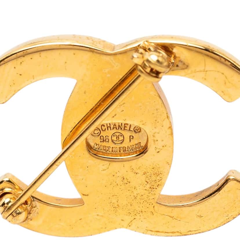 Chanel CC Gold Plated Turn Lock Brooch Gold Metal Very good condition - Inside View